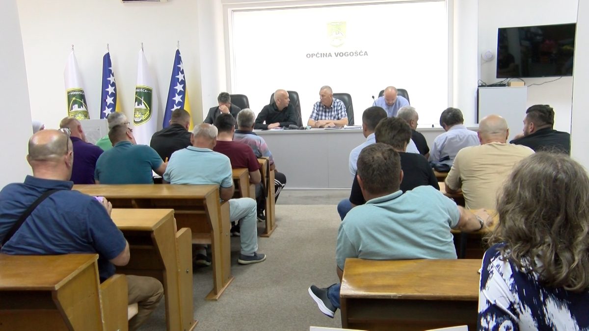 POVODOM AKCIJE ČIŠĆENJA VOGOŠĆE U VELIKOJ SALI OPĆINE ODRŽAN RADNI SASTANAK