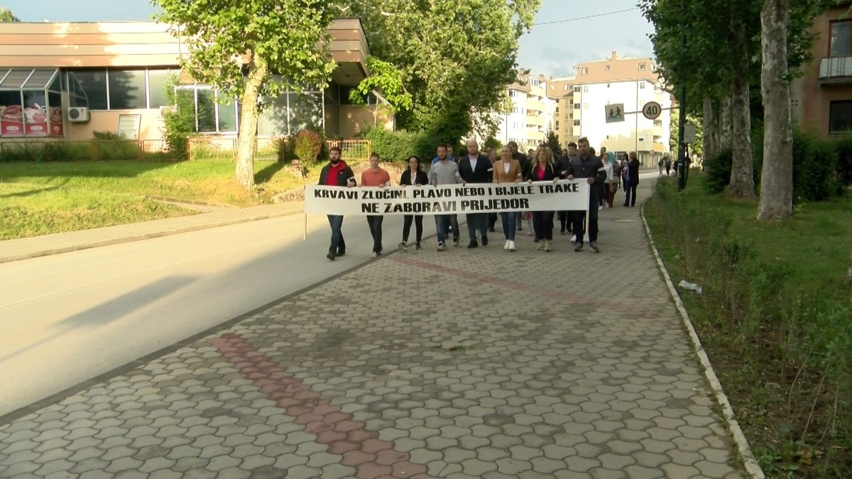SIMBOLIČNOM PODJELOM BIJELIH TRAKA I MIRNOM ŠETNJOM OBILJEŽEN 31. MAJ DAN BIJELIH TRAKA