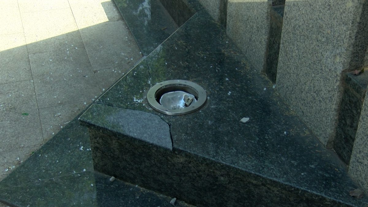 VANDALIZAM U VOGOŠĆI: OŠTEĆENO  SPOMEN OBILJEŽJE NA TRGU BRANILACA