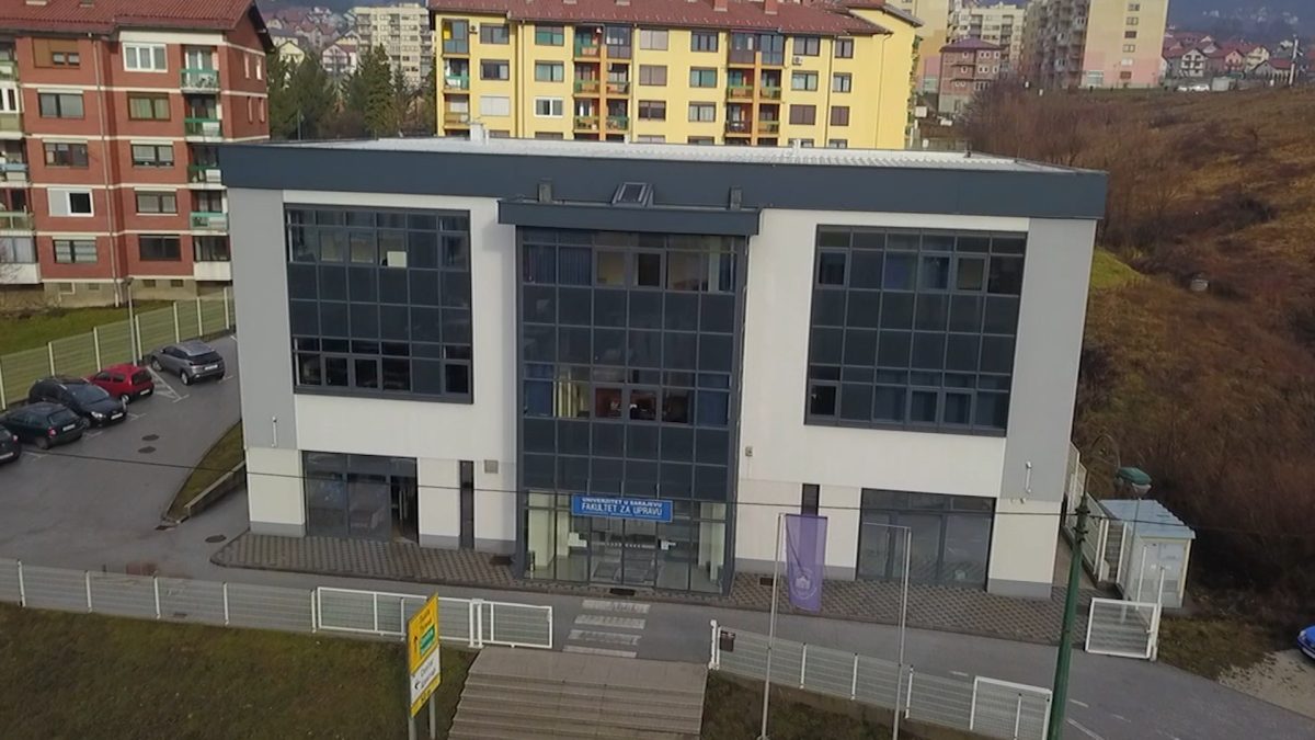 U TOKU UPIS STUDENATA NA FAKULTETU ZA JAVNU UPRAVU