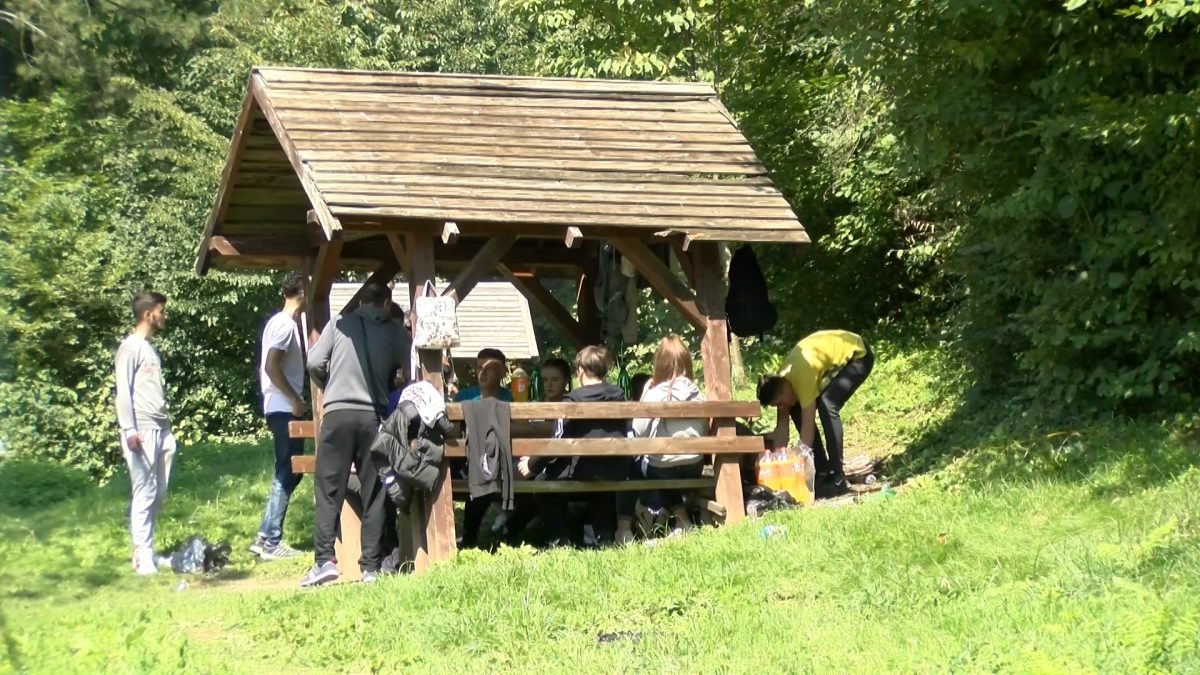 ZA ČLANOVE SEKCIJE IZVIĐAČA ZELENIH BERETKI VOGOŠĆA ORGANIZOVANO DRUŽENJE U JOŠANIČKOM POTOKU