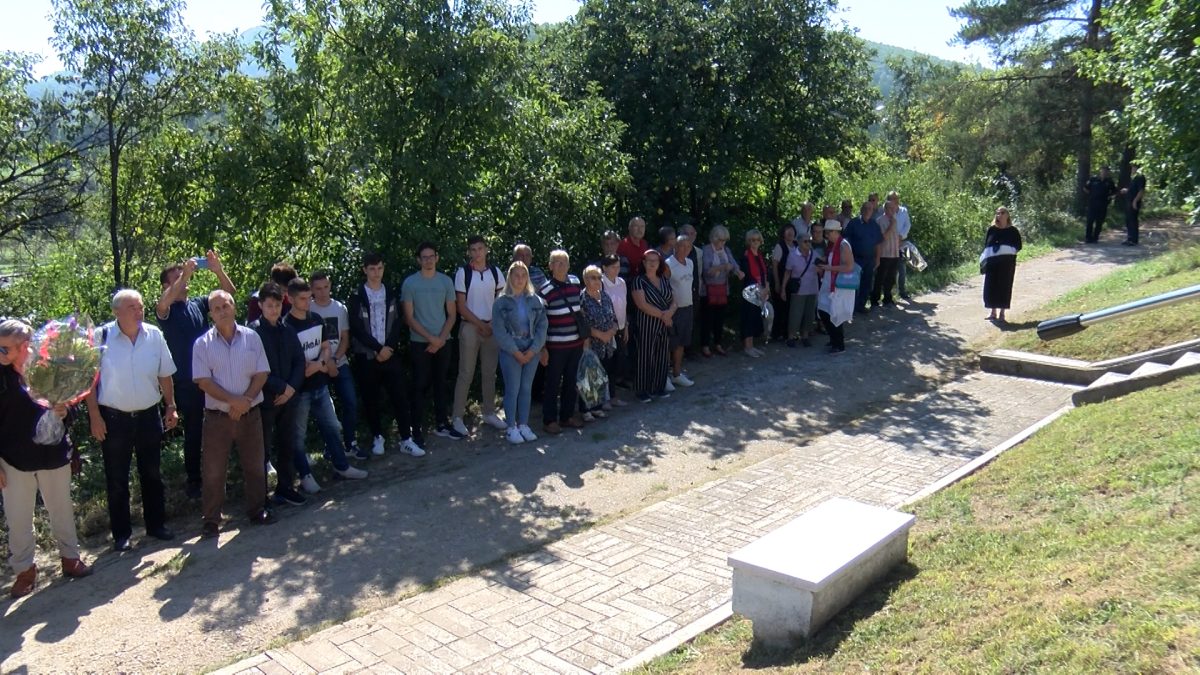 NA SPOMENIČKOM KOMPLEKSU U KRIVOGLAVCIMA OBILJEŽENA 81. GODIŠNJICA PRVE PARTIZANSKE AKCIJE I STRADANJA MJEŠTANA OVOG PODRUČJA
