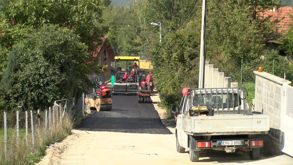 POČELI RADOVI NA ASFALTIRANJU DIJELA PUTA ROSULJE- BLAGOVAC III
