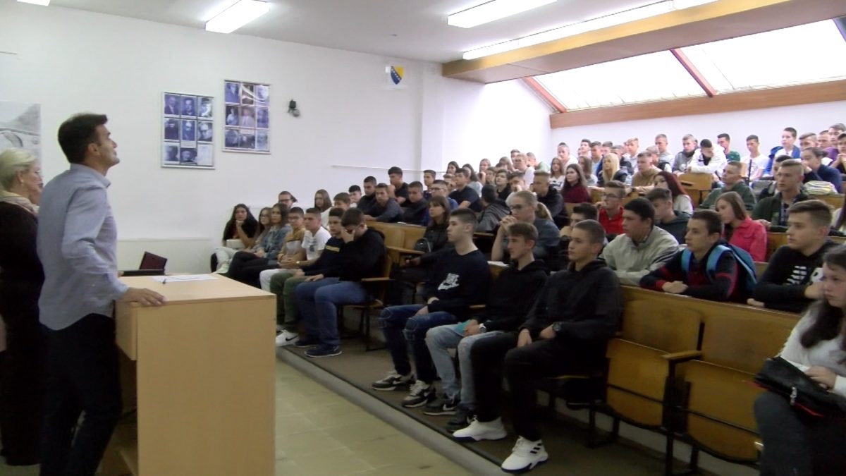 SREDNJOŠKOLSKI CENTAR VOGOŠĆA SPREMAN ZA NOVU ŠKOLSKU GODINU