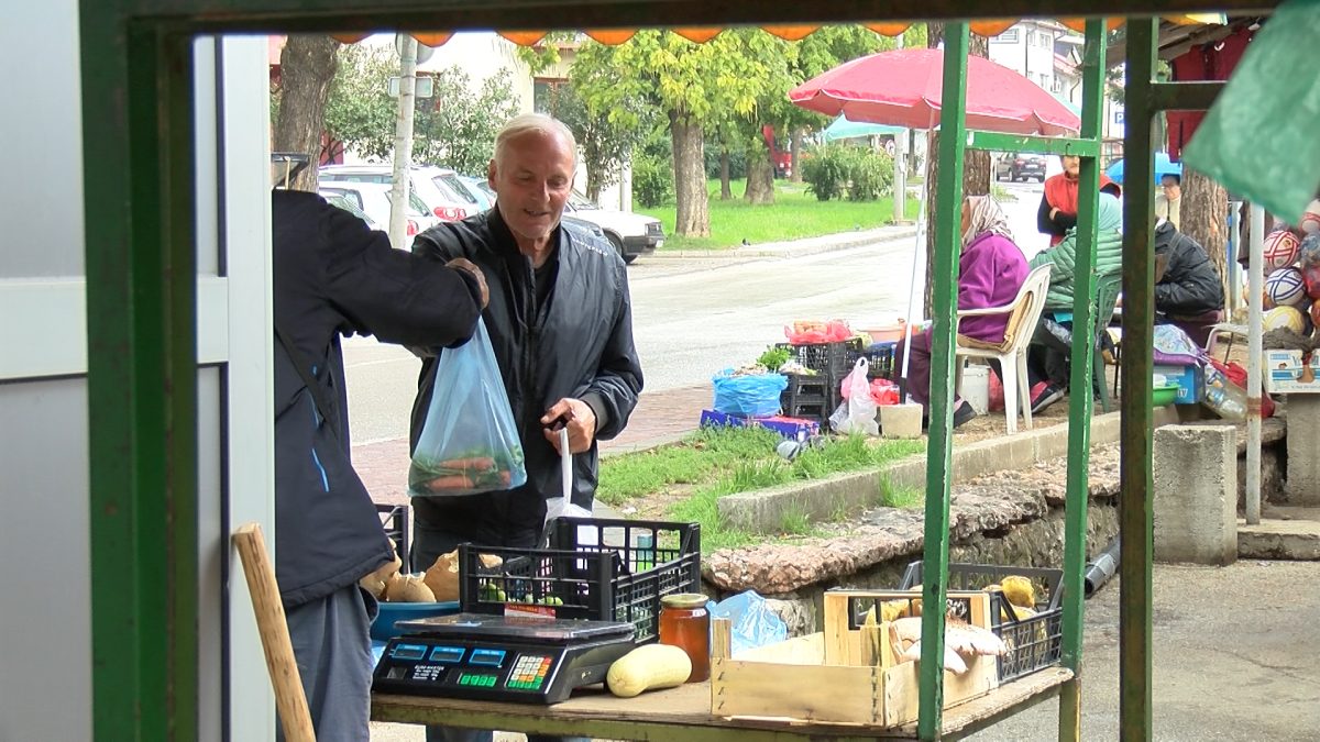 VOGOŠĆANSKA PIJACA: PONUDA DOBRA – KUPACA SVE MANJE