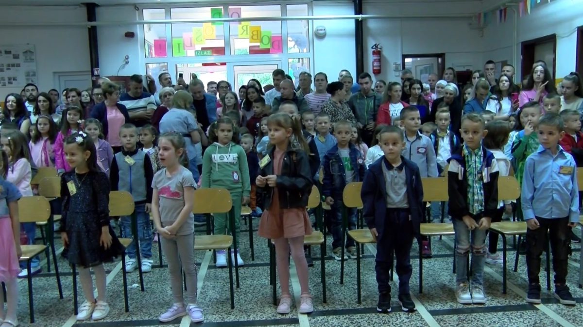 I ŠKOLA U SEMIZOVCU ORGANIZOVALA SVEČANI PRIJEM ZA PRVAČIĆE