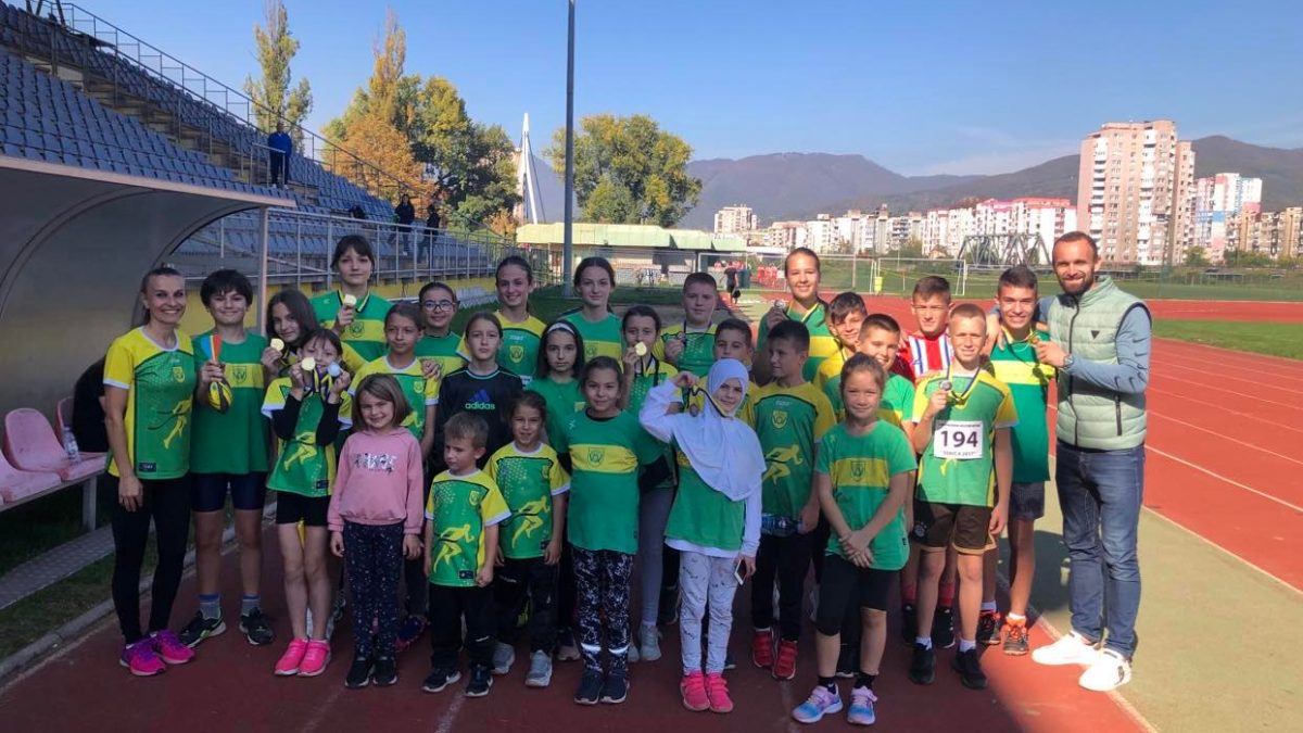 U ZENICI ODRŽAN ATLETSKI MITING ZA MLADE; VOGOŠĆANI OSVOJILI 18 MEDALJA