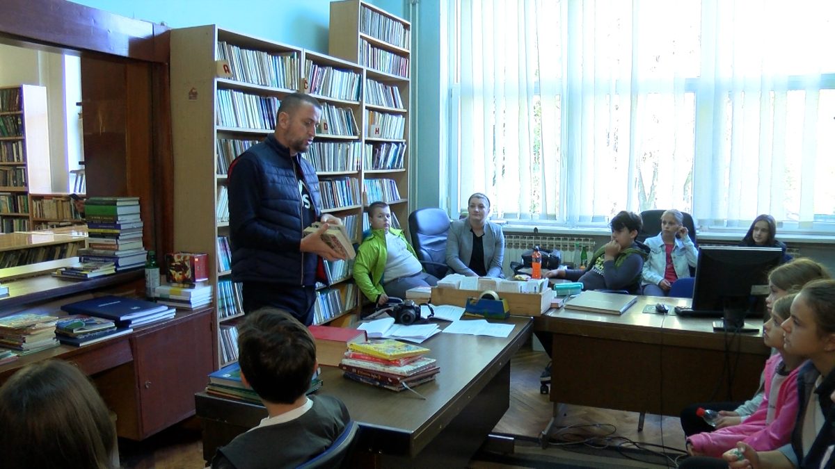 UČENICI OŠ „IZET ŠABIĆ“ POSJETILI VOGOŠĆANSKU BIBLIOTEKU