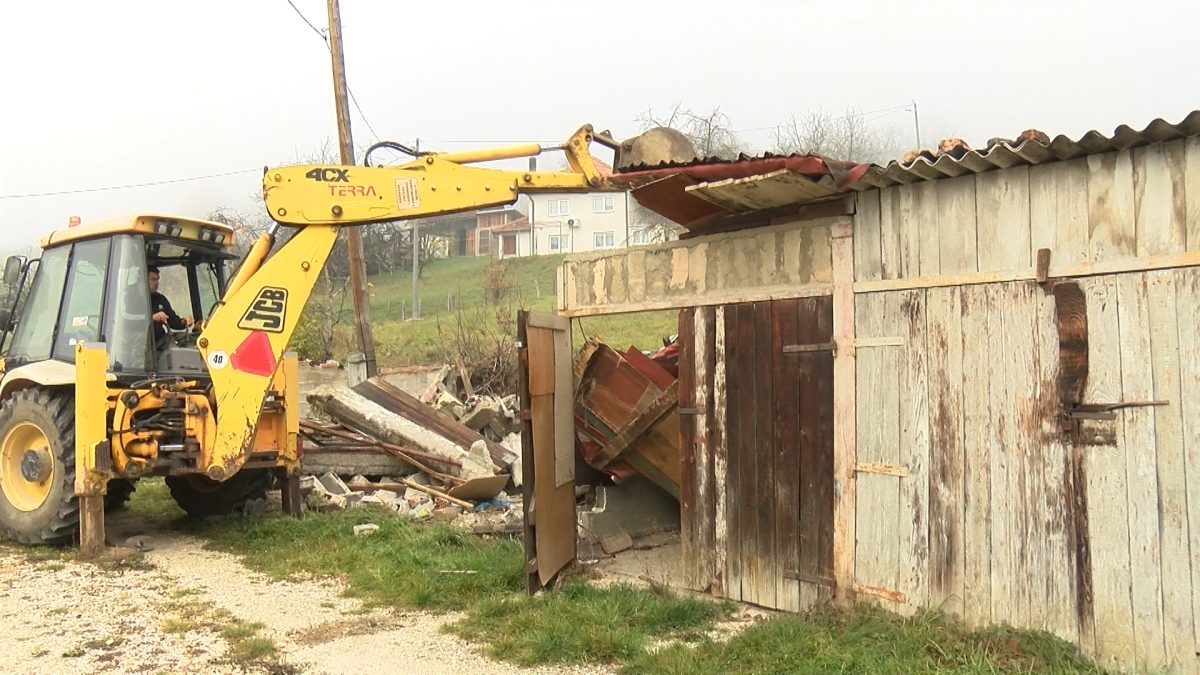 PO NALOGU OPĆINSKOG INSPEKTORATA U NASELJU GORNJA JOŠANICA III  IZVRŠENO RUŠENJE 16 GARAŽA