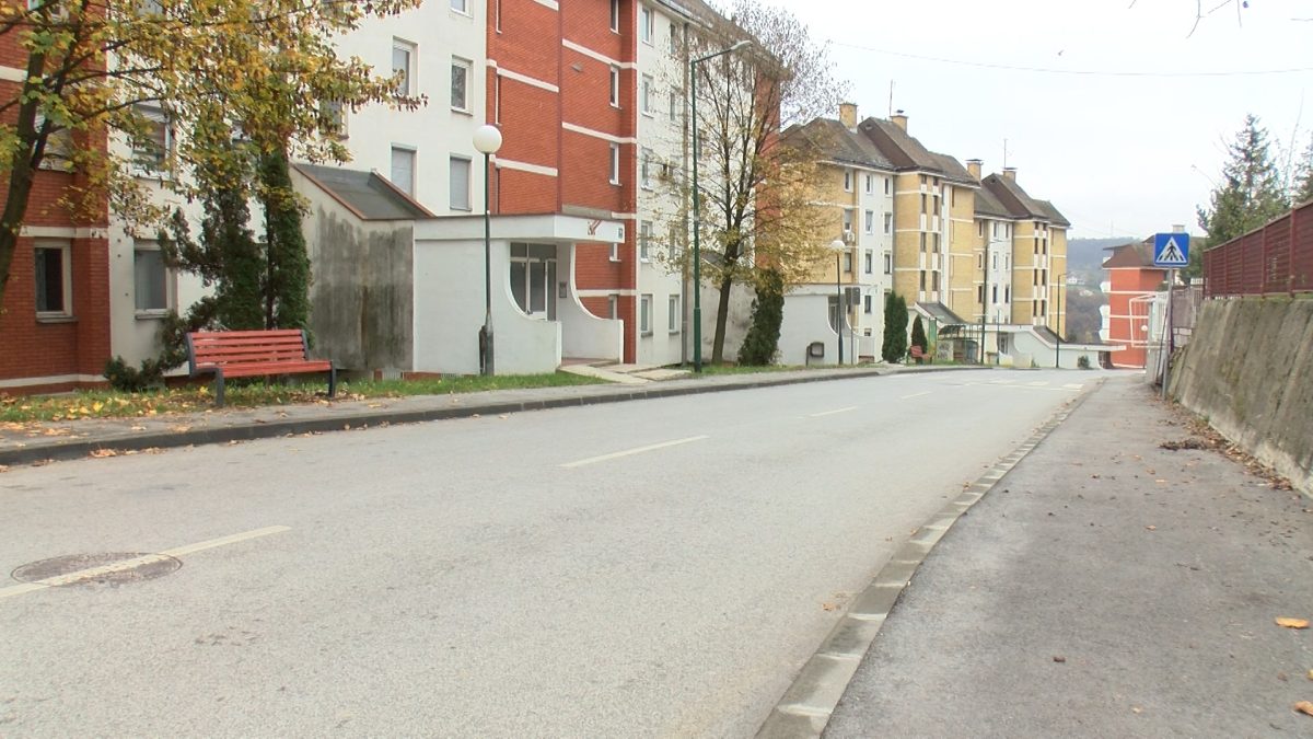 U VOGOŠĆI POSTAVLJENO 25 PARKOVSKIH KLUPA