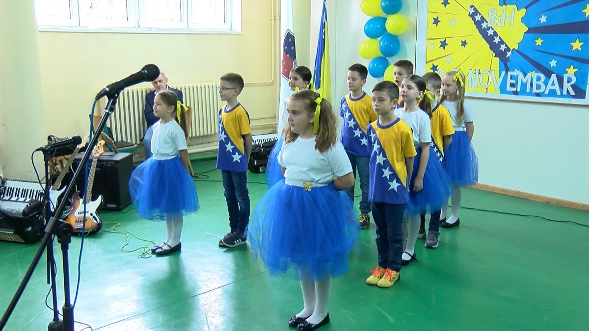 SVEČANOM PRIREDBOM U OŠ “MIRSAD PRNJAVORAC” OBILJEŽEN DAN DRŽAVNOSTI BIH