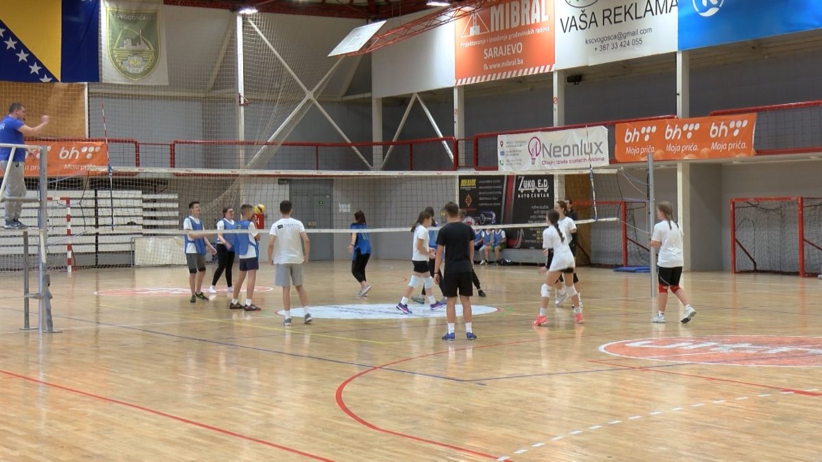 UČENICI OŠ “IZET ŠABIĆ” POBJEDNICI ODBOJKAŠKOG TURNIRA JU KSC VOGOŠĆA