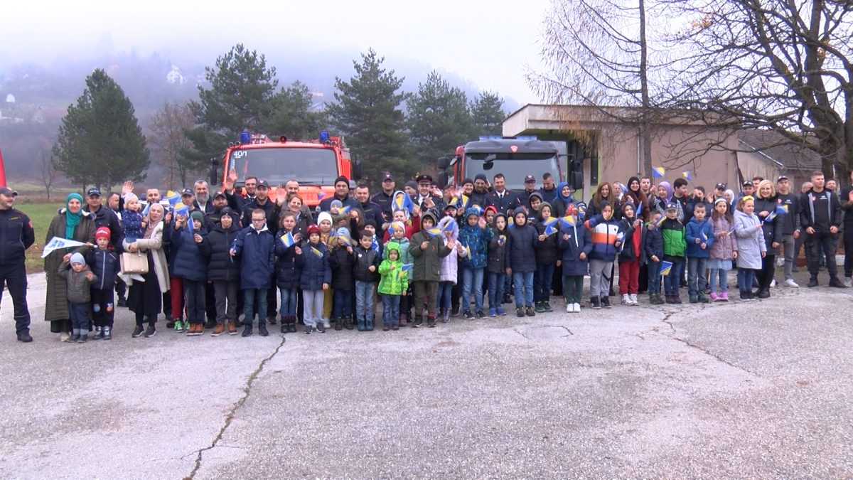 VD VOGOŠĆA NASTAVLJA TRADICIJU INTONIRANJEM DRŽAVNE HIMNE I PODIZANJEM ZASTAVE BiH, PROSLAVILI 25. NOVEMBAR  – DAN DRŽAVNOSTI BiH
