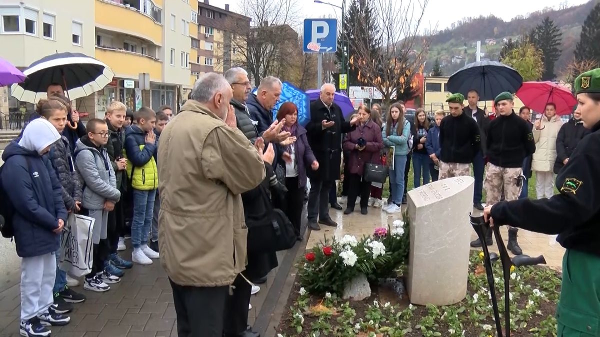 U VOGOŠĆI ODRŽANA MANIFESTACIJA “SJEĆANJE NA SREBRENICU”