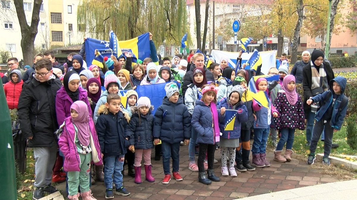 POLAZNICI VOGOŠĆANSKIH MEKTEBA OBILJEŽILI DAN DRŽAVNOSTI BIH