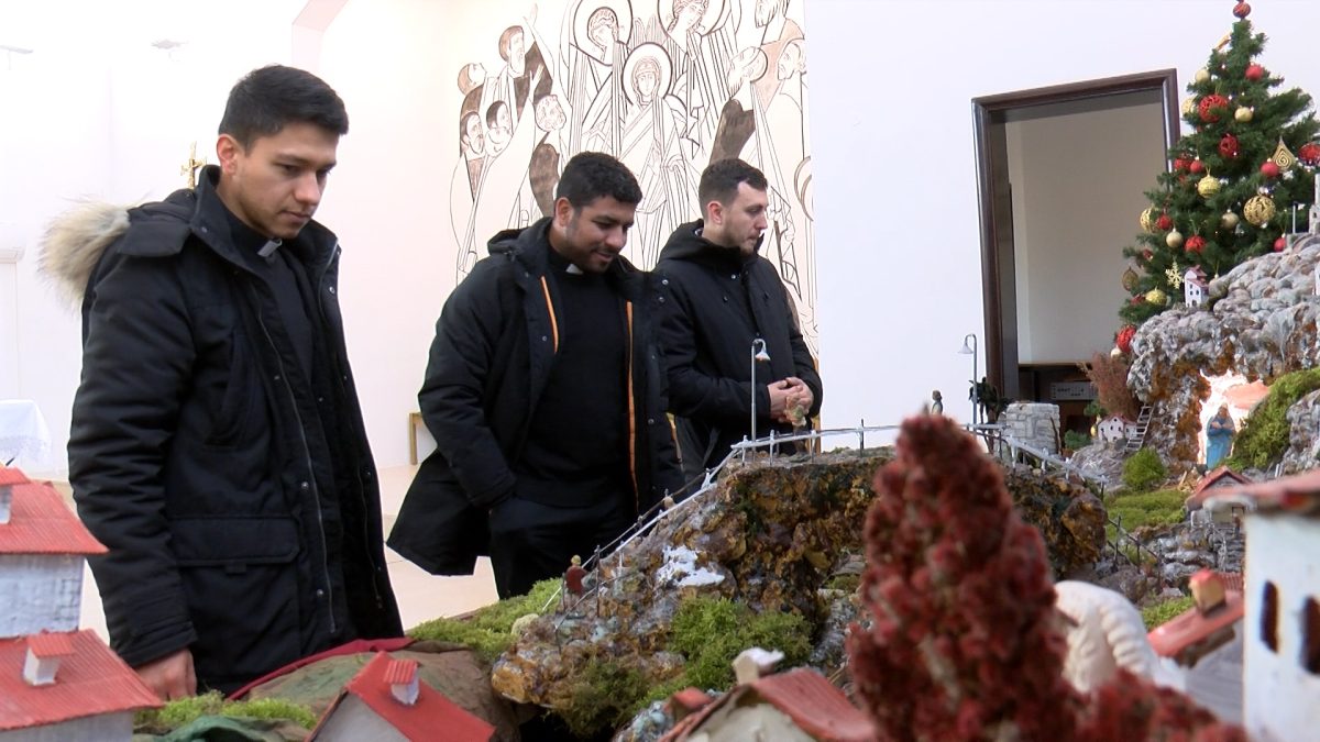 DOLAZI BOŽIĆ: BLAGDAN NADE, MIRA I PORODIČNE SREĆE