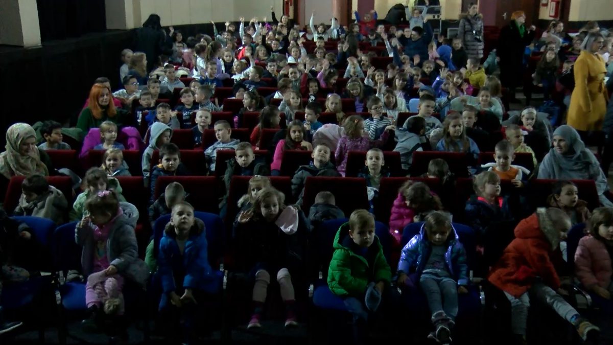 JU KSC VOGOŠĆA ZA UČENIKE OSNOVNIH ŠKOLA UPRILIČILA PROJEKCIJU FILMA „DJEČAK DELFIN“