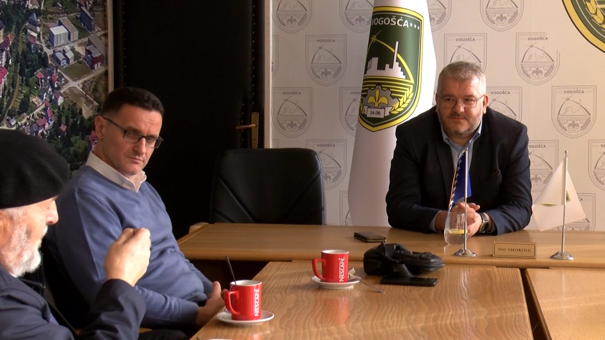 V.D. NAČELNIK OPĆINE VOGOŠĆA MIGDAD HASANOVIĆ ODRŽAO SASTANAK SA VOGOŠĆANSKIM IMAMIMA