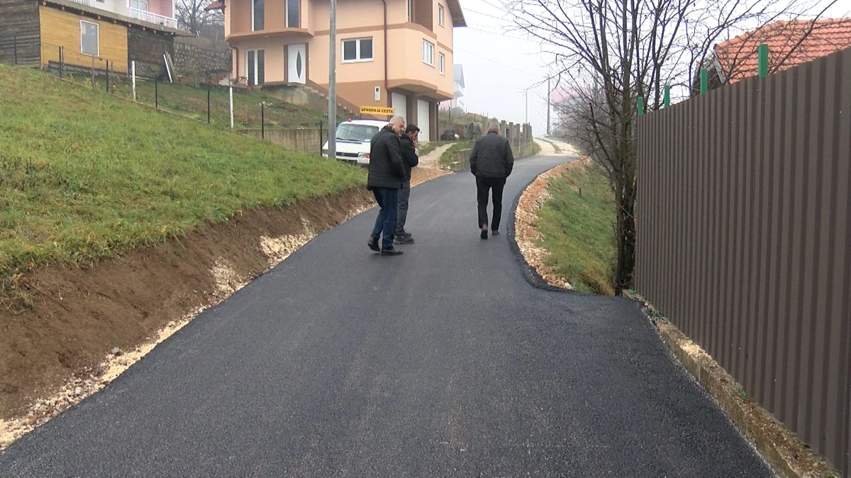 POČELO ASFALTIRANJE DIJELA ULICE KRIVOGLAVCI II