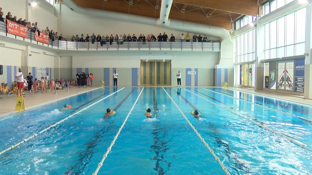 ODRŽAN PRVI PLIVAČKI KUP NA BAZENU U VOGOŠĆI
