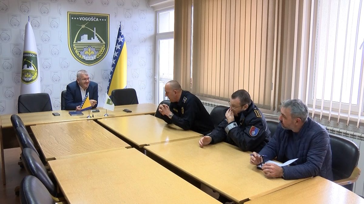 NAČELNIK POLICIJSKE UPRAVE VOGOŠĆA U RADNOJ POSJETI OPĆINI VOGOŠĆA