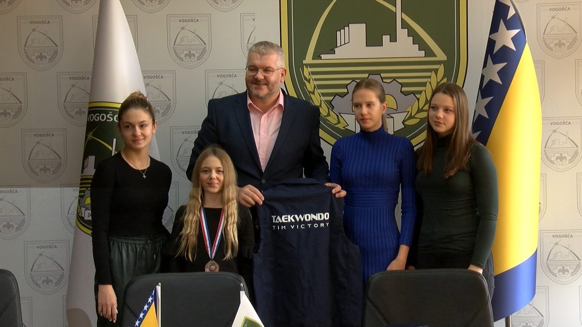 URUČENE JEDNOKRATNE SPORTSKE STIPENDIJE ZA ČLANICE TEAKWONDO KLUBA „VICTORY“ IZ VOGOŠĆE