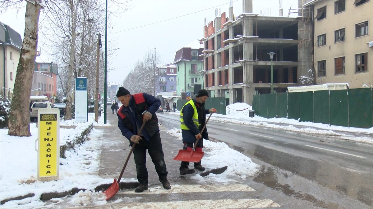 PRVI OVOGODIŠNJI SNIJEG NIJE PROUZROKOVAO VEĆE PROBLEME NA PODRUČJU OPĆINE VOGOŠĆA