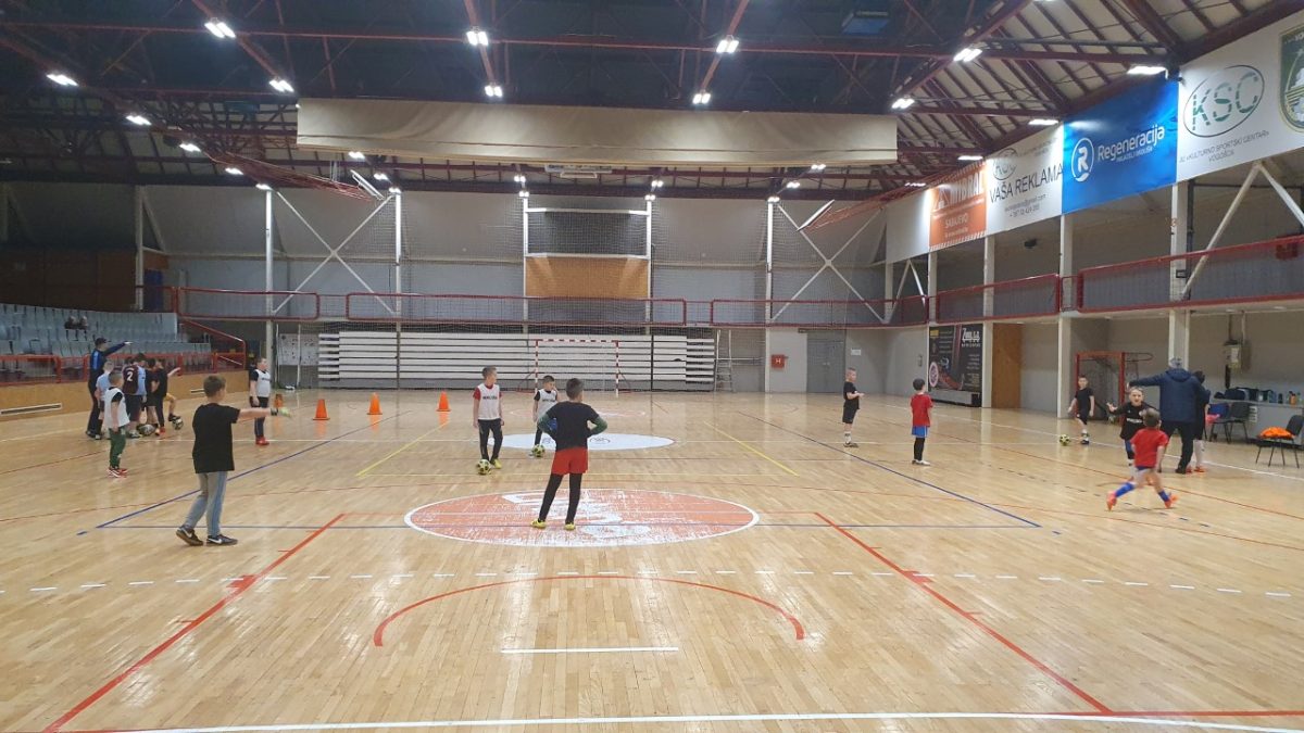 ČLANOVI KLUBA MALOG NOGOMETA VOGOŠĆA NASTUPAJU NA ZIMSKOJ LIGI