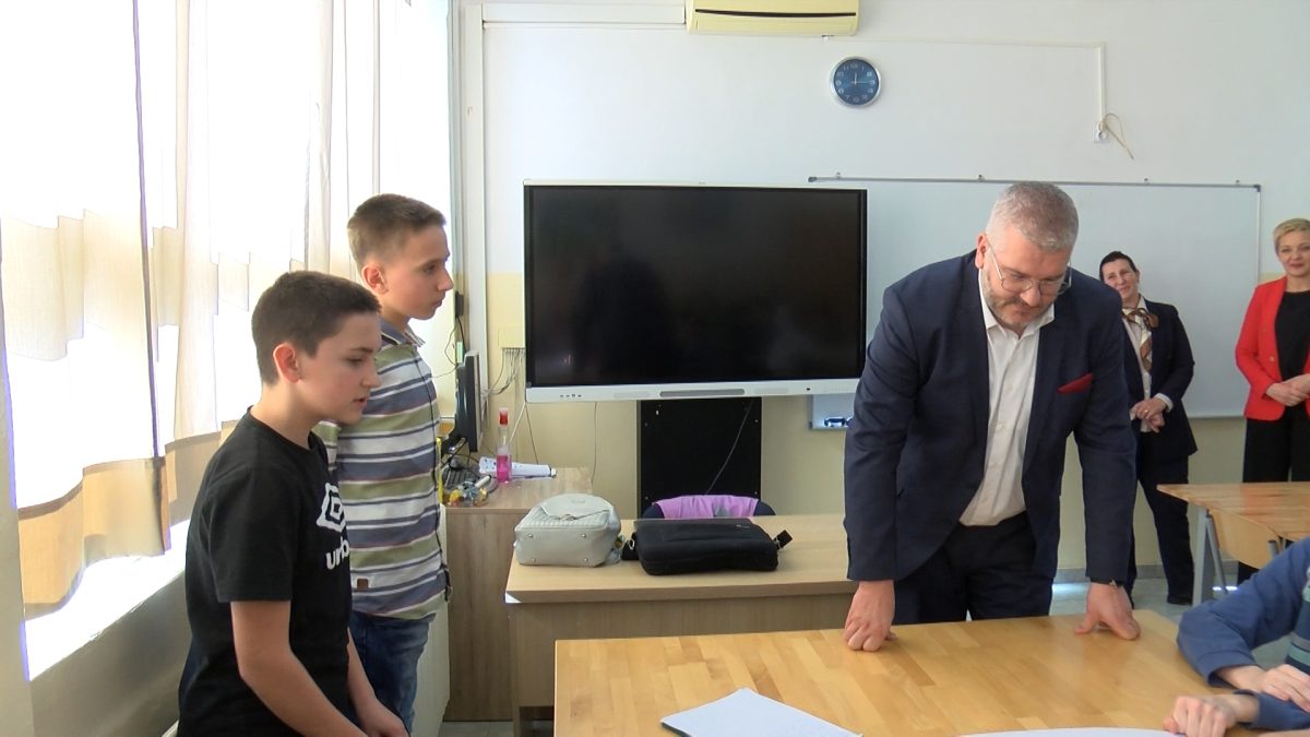 NAČELNIK HASANOVIĆ GOST NA ČASU GRAĐANSKOG OBRAZOVANJA