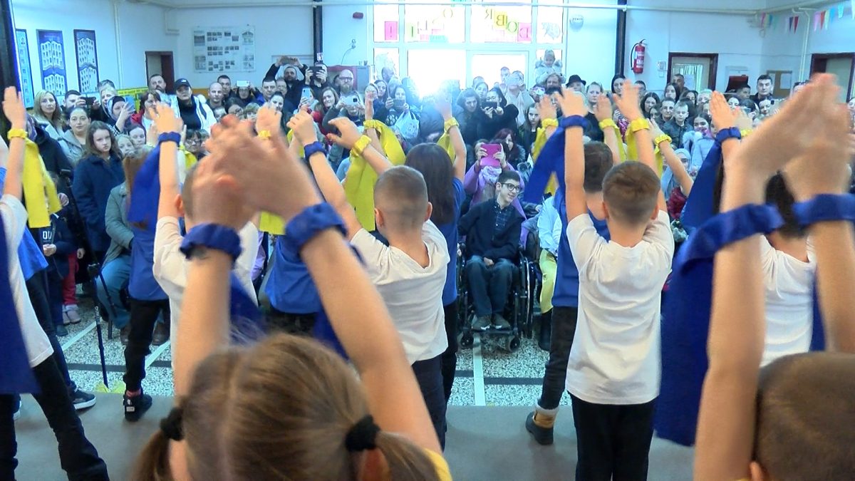 UČENICI SEMIZOVAČKE OSNOVNE ŠKOLE SVEČANO OBILJEŽILI 1. MART –  DAN NEZAVISNOSTI BiH