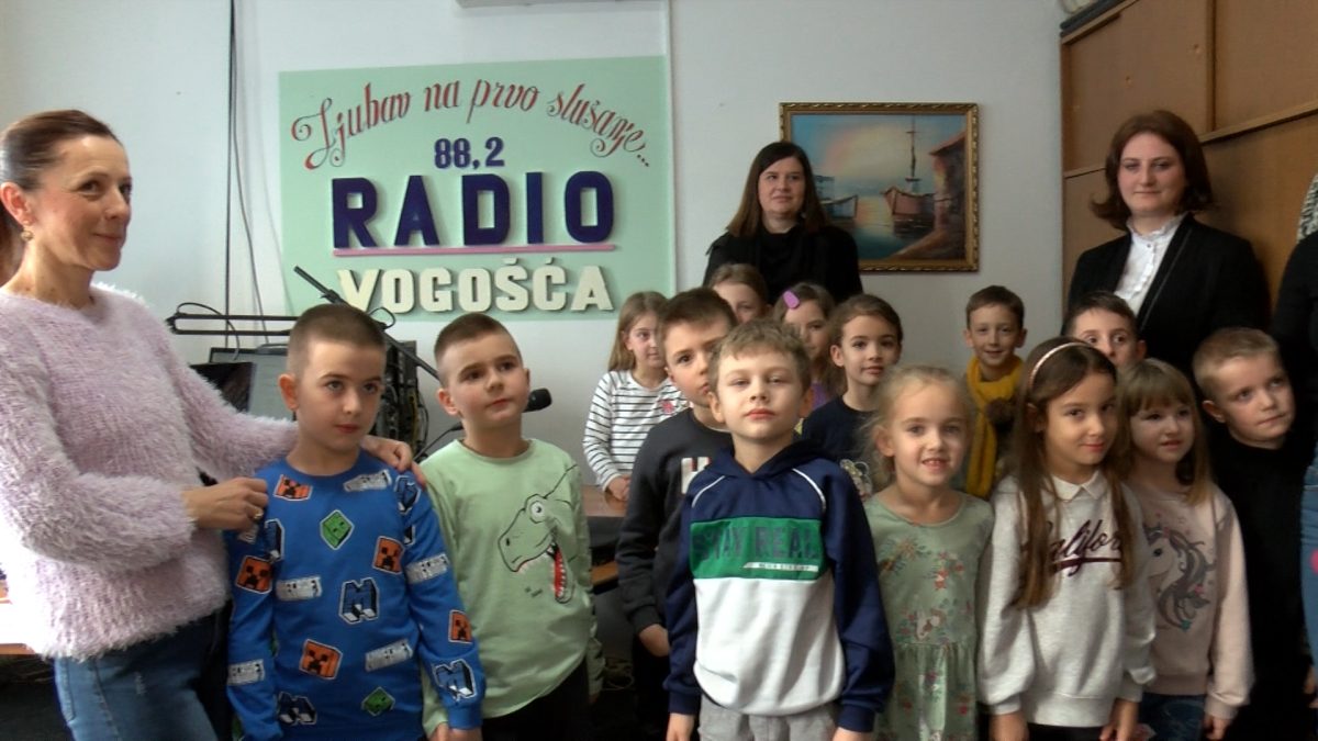 POVODOM SVJETSKOG DANA RADIJA DJECA IZ VRTIĆA „VOGOLINO“ POSJETILA RADIO VOGOŠĆU