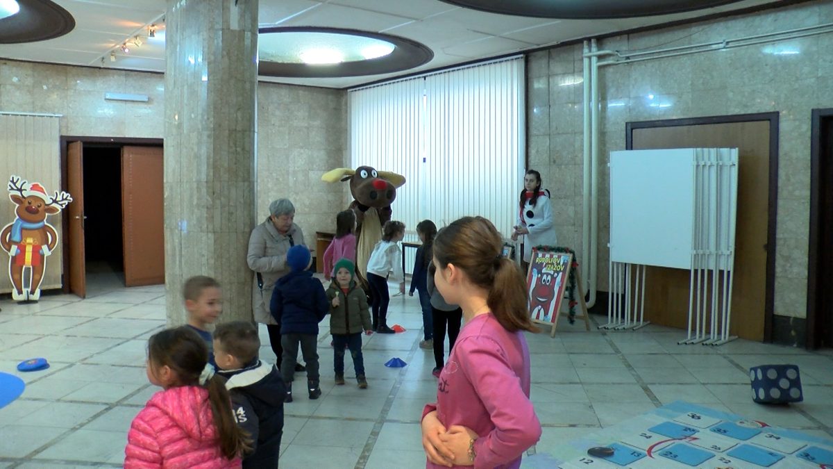 VOGOŠĆANSKI MALIŠANI DONIRALI IGRAČKE DJECI TURSKE  I SIRIJE