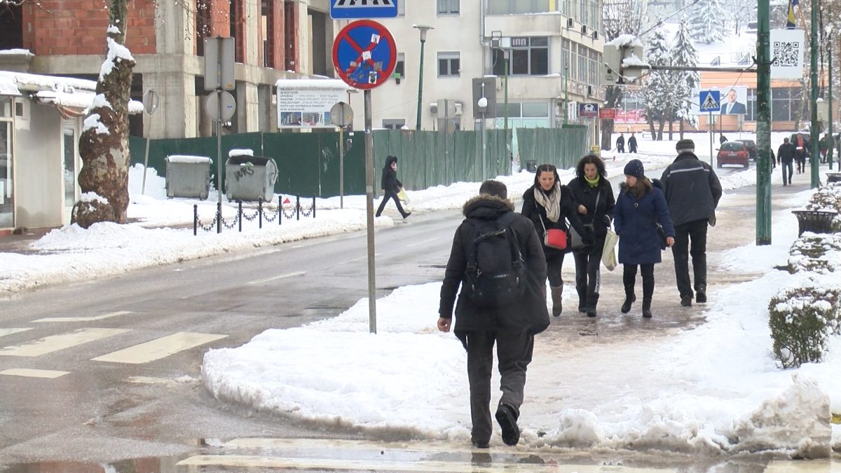 NAKON OBILNIH SNJEŽNIH PADAVINA SVI PUTEVI U VOGOŠĆI PROHODNI