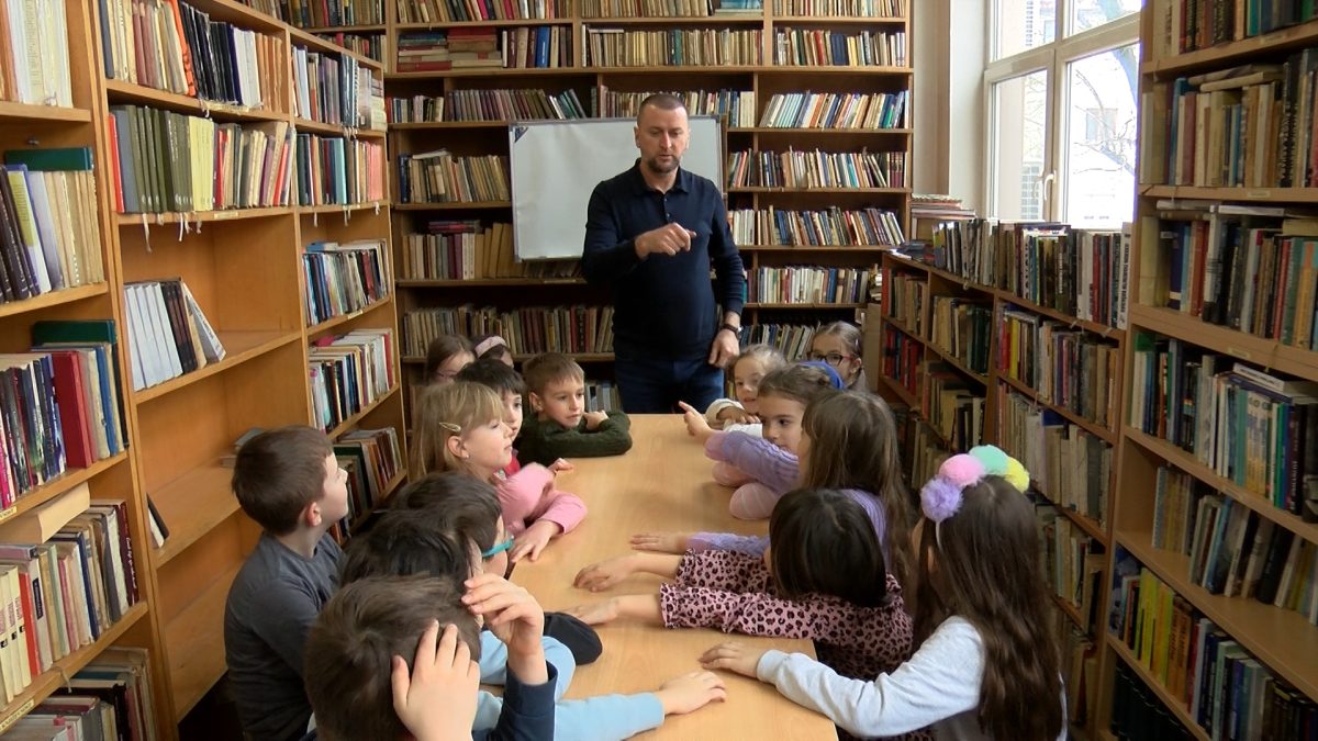 PRVAČIĆI OŠ „ZAHID BARUČIJA“ POSJETILI VOGOŠĆANSKU BIBLIOTEKU