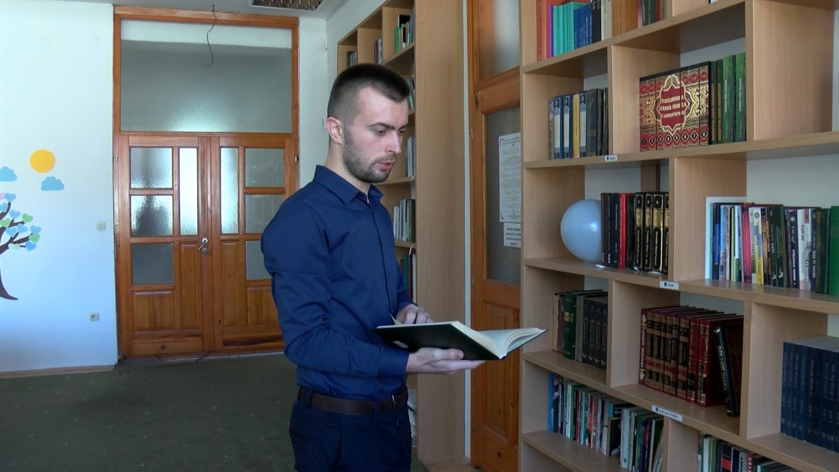 ZLATNI STUDENT UNSA EDIN EF. ČOLAKOVIĆ: U SVEMU ŠTO RADIMO, TREBAMO TEŽITI IZVRSNOSTI, JEDAN JE OD PRINCIPA NAŠEG POSLANIKA