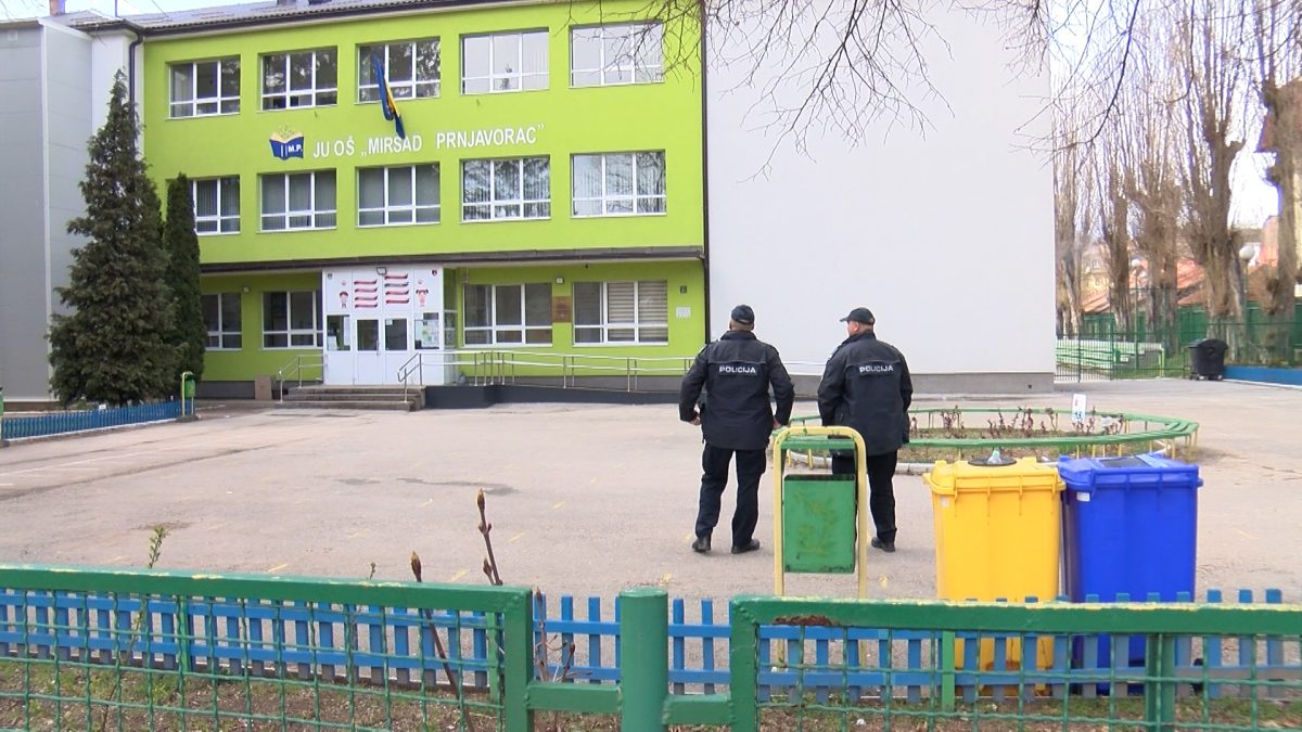 DOJAVE O BOMBAMA U SARAJEVSKIM ŠKOLAMA: U VOGOŠĆI EVAKUISANI UČENICI OŠ “MIRSAD PRNJAVORAC”