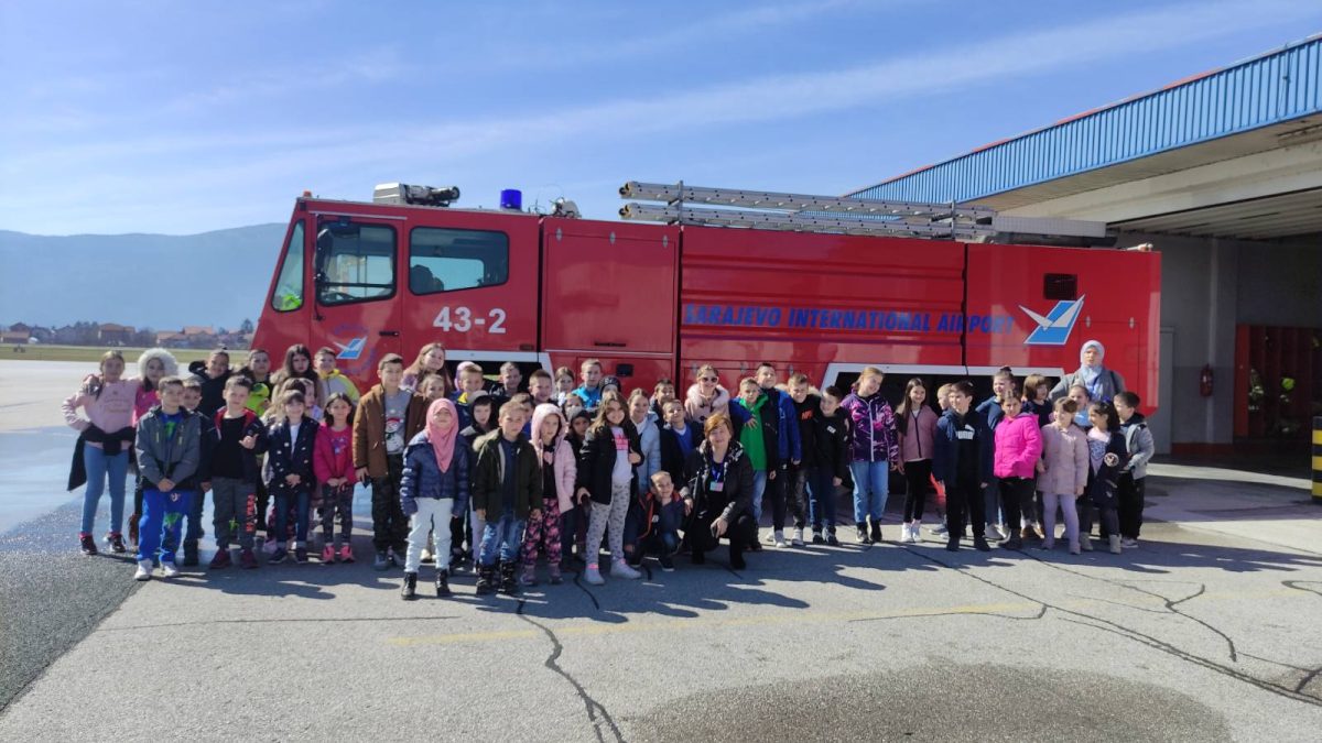 UČENICI OSNOVNE ŠKOLE “PORODICE EF. RAMIĆ” POSJETILI SARAJEVSKI AERODROM