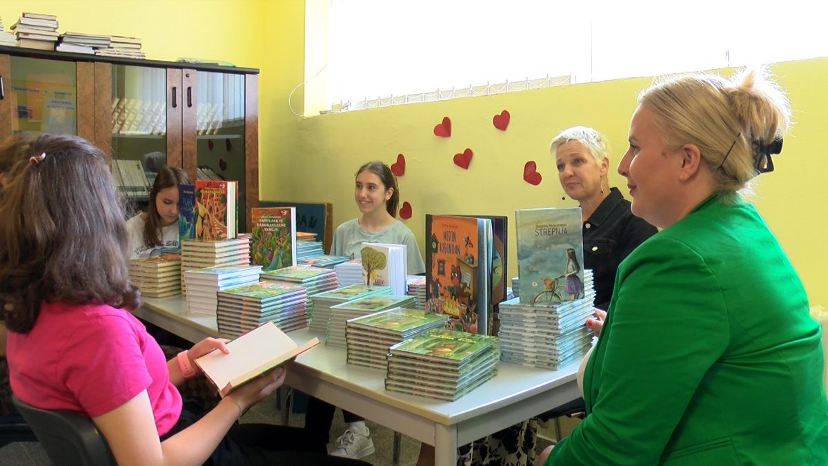 U OŠ „MIRSAD PRNJAVORAC“ OBOGAĆEN BIBLIOTEČKI FOND