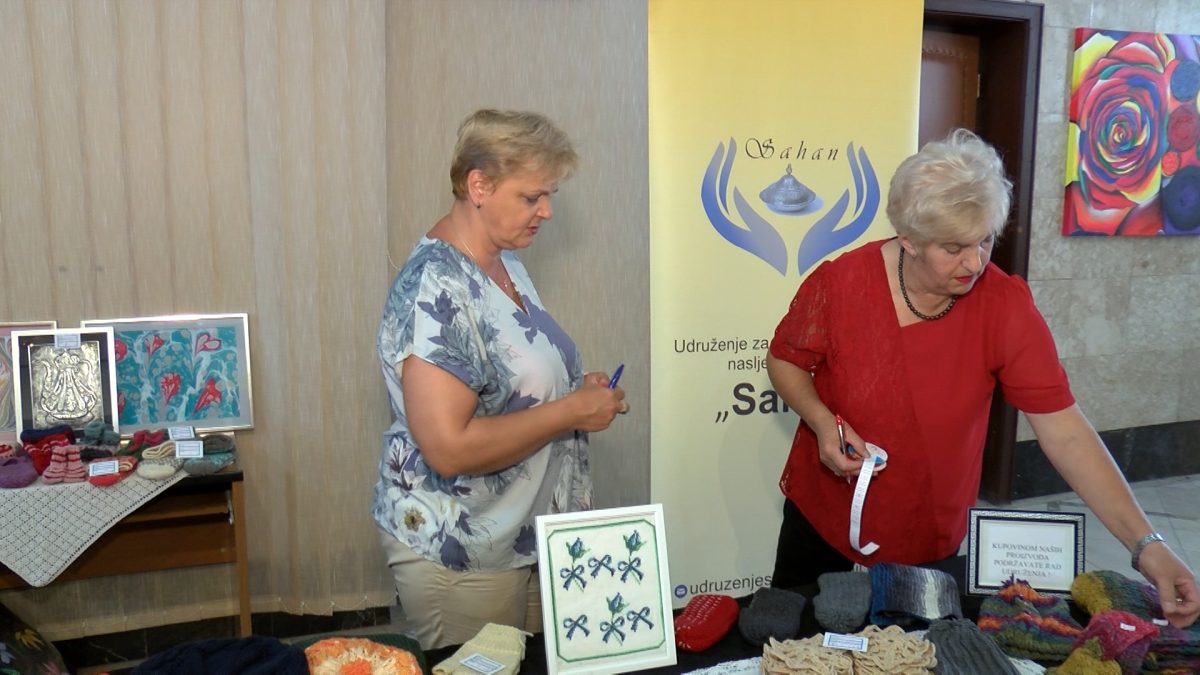 ČLANICE UDRUŽENJA “SAHAN” ODRŽALE USPJEŠNU IZLOŽBU SVOJIH RUKOTVORINA