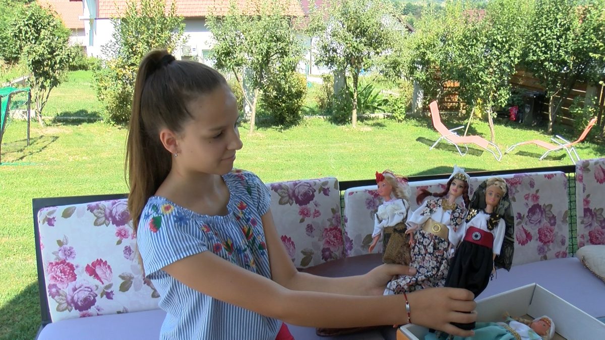 RUČNI RAD DJEVOJČICE ESME GLJIVA: IZRADOM LUTKICA U NARODNOJ NOŠNJI NJEGUJE TRADICIJU