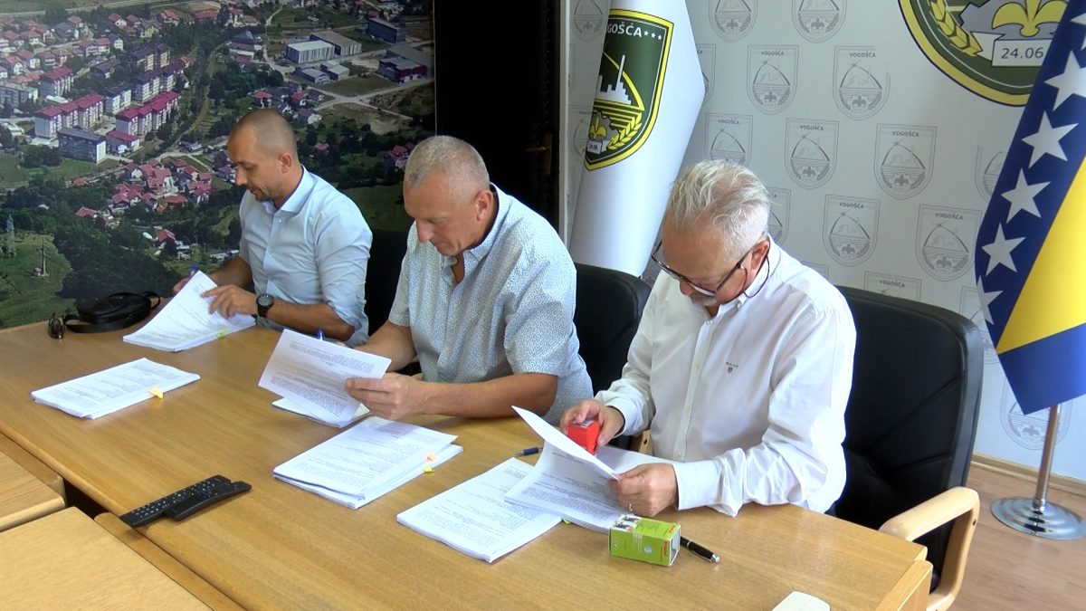 POTPISAN UGOVOR O IZGRADNJI PUMPNE STANICE I REZERVOARA U NASELJU POTUROVIĆI