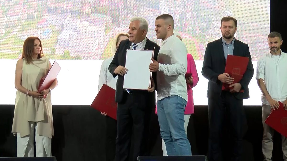 ADIL PIKNJAČ DOBITNIK ZAHVALNICE OPĆINE VOGOŠĆA