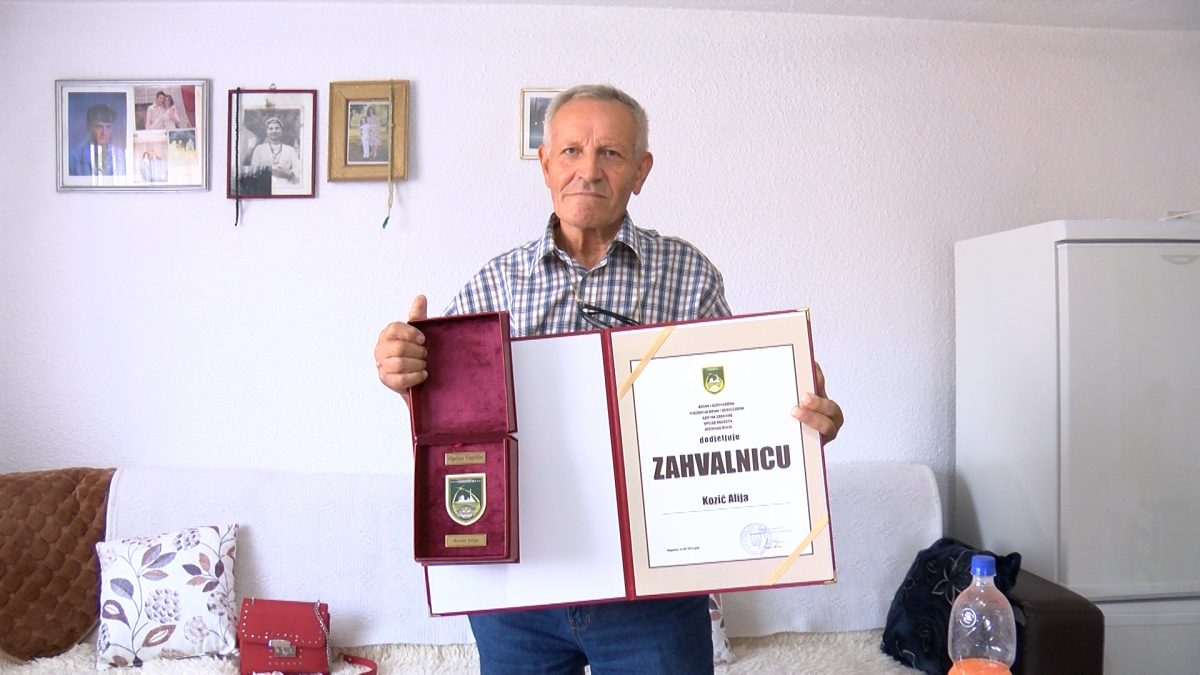 ALIJA KOZIĆ DOBITNIK ZAHVALNICE OPĆINE VOGOŠĆA ZA DOPRINOS TOKOM ODBRANE OD AGRESIJE NA BIH
