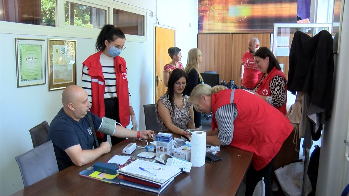 OPĆINSKI CRVENI KRIŽ ZA UPOSLENIKE RTV VOGOŠĆA ORGANIZOVAO AKCIJU MJERENJA KRVNOG PRITISKA I ŠEĆERA U KRVI