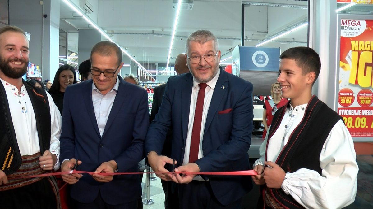 U VOGOŠĆI  OTVOREN MEGA DISKONT, DOMAĆA MALOPRODAJNA TRGOVINA – ZAPOSLENO 25 RADNIKA
