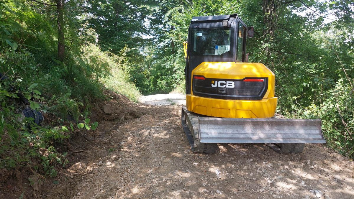 OTPOČELI RADOVI NA SANACIJI PJEŠAČKE STAZE U ULICI DONJA VOGOŠĆA I NA SANACIJI ULICE DRESKOVAČA