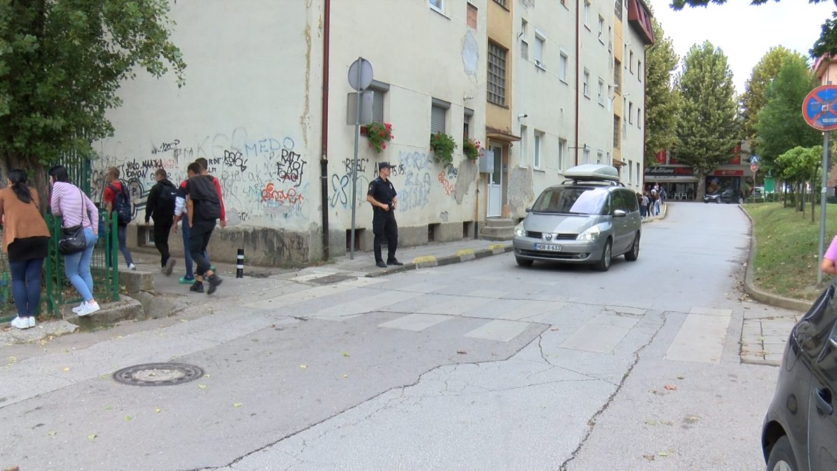 U VOGOŠĆI POJAČANE POLICIJSKE PATROLE U BLIZINI ŠKOLA