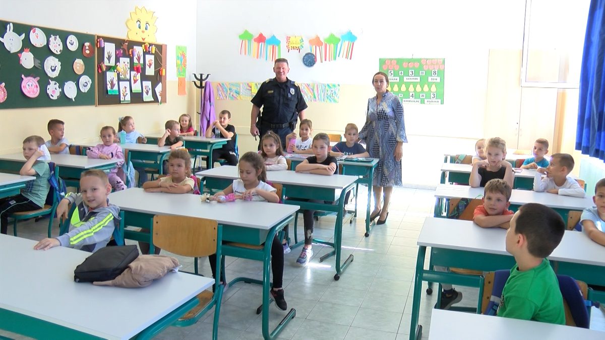 PROJEKAT “RAD POLICIJE U ZAJEDNICI” PREDSTAVLJEN U OŠ “MIRSAD PRNJAVORAC”