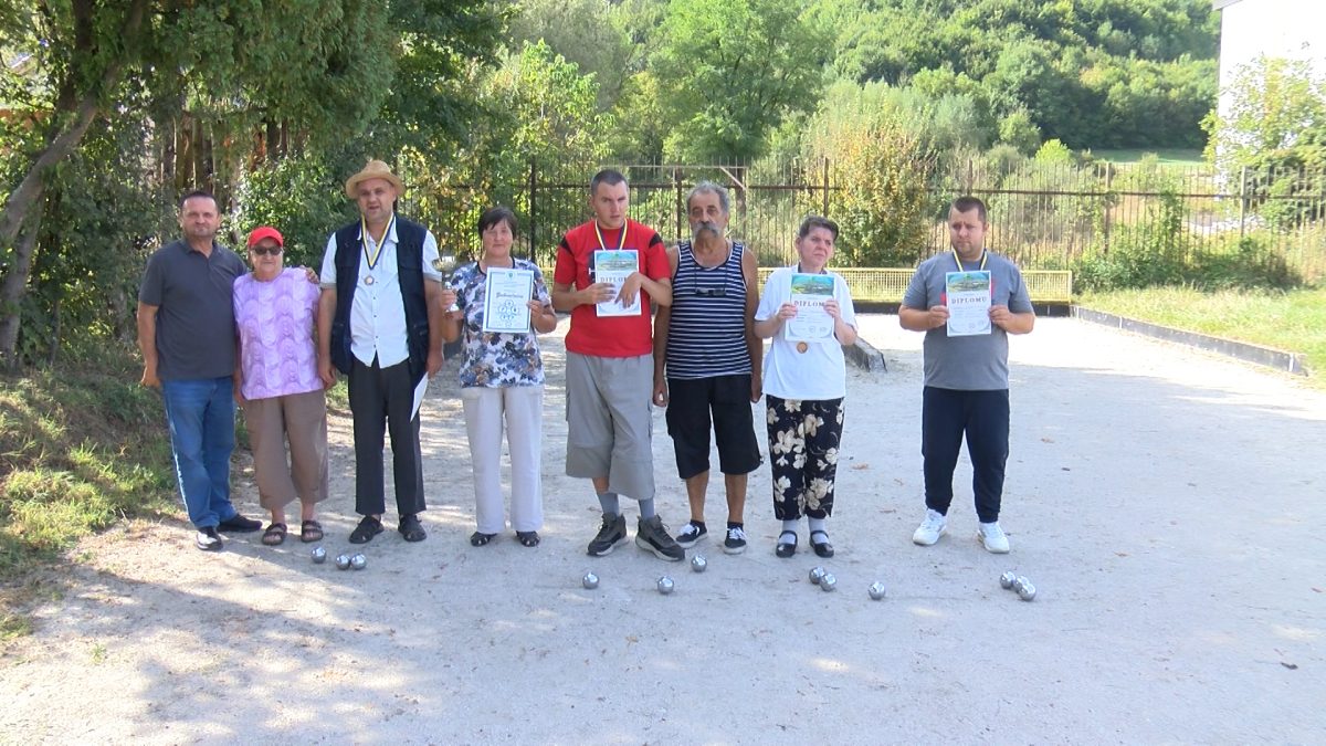 ČLANOVI UDRUŽENJA RADOST ŽIVOTA U VOGOŠĆI SE SPREMAJU ZA PREDSTOJEĆU SPECIJALNU OLIMPIJADU