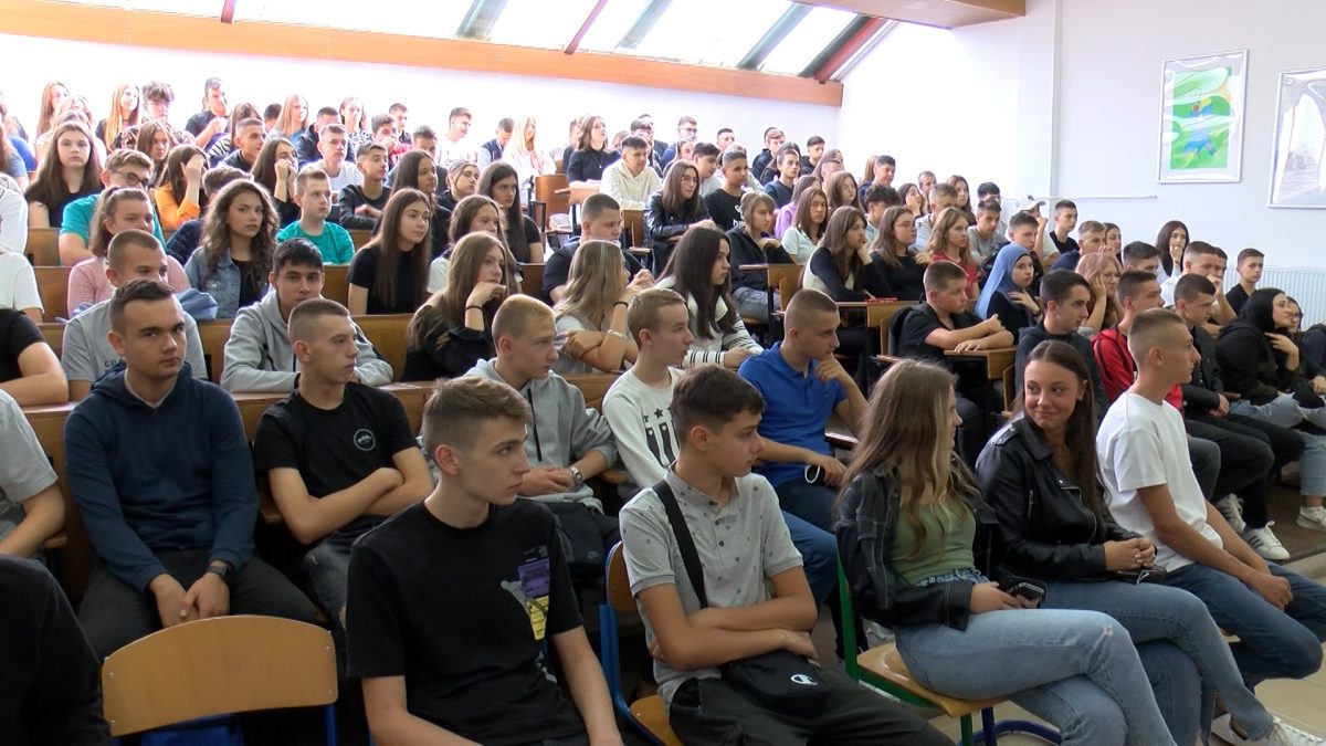 SREDNJOŠKOLSKI CENTAR VOGOŠĆA: SVEČANI PRIJEM ZA 144 UČENIKA PRVIH RAZREDA